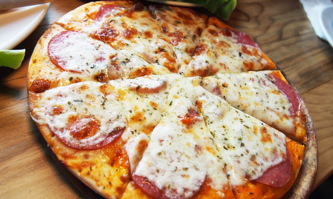 Pizza hawajska – z czym jest?